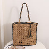 Sac à bandoulière carré en paille avec pompon, sac de plage frais ajouré et découpé fait à la main en paille pour vacances en bord de mer